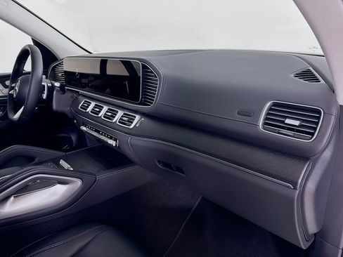 New 2026 Mercedes-Benz GLS 450 4MATIC image 33