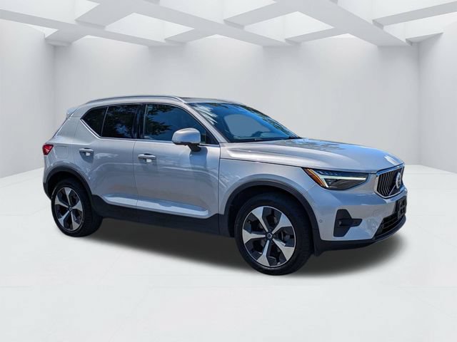 Certified 2024 Volvo XC40 B5 Plus w/ Protection Package Premier AWD/4WD image 2
