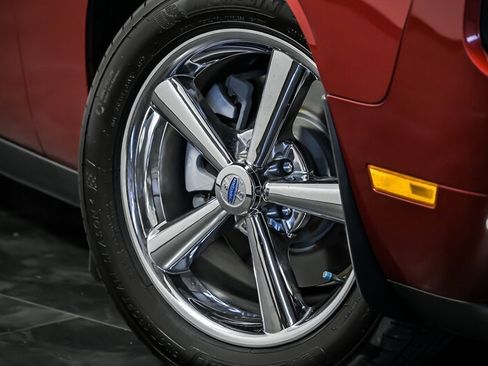Used 2010 Dodge Challenger R/T RWD image 3