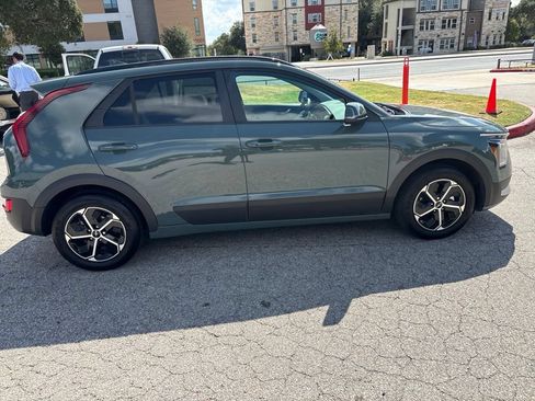 Used 2024 Kia Niro EX FWD image 6