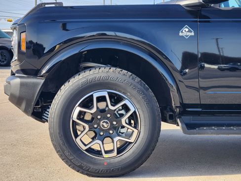 New 2026 Ford Bronco Outer Banks image 9