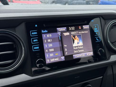 Used 2019 Toyota Tacoma TRD Sport image 4