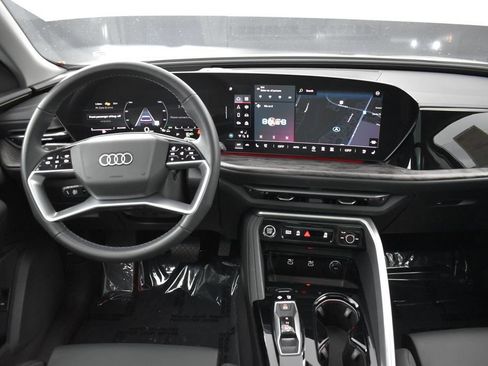Used 2025 Audi Q5 Premium w/ Premium Plus AWD/4WD image 9
