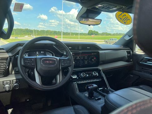 Used 2023 GMC Sierra 1500 AT4 w/ Technology Package AWD/4WD image 13