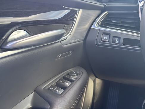 Certified 2025 Cadillac XT5 Premium Luxury image 30