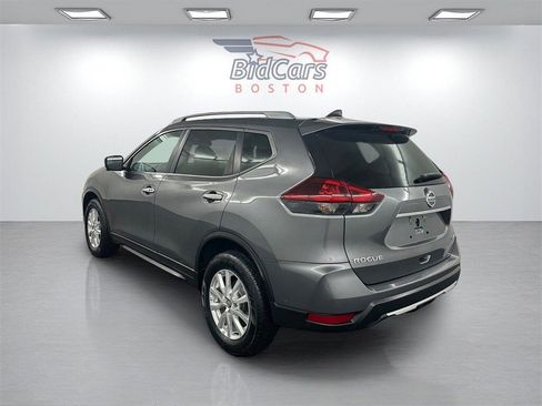 Used 2018 Nissan Rogue SV w/ Sun & Sound Touring Package image 6