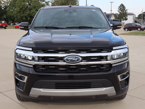 Used 2024 Ford Expedition Limited image 3