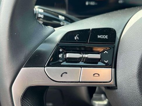 Certified 2023 Hyundai Elantra Limited FWD image 22
