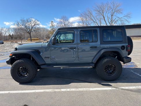 Used 2024 Jeep Wrangler Sport S image 10