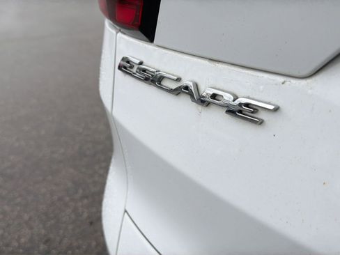 Used 2019 Ford Escape SEL image 14