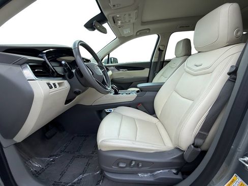 Used 2024 Cadillac XT6 Premium Luxury AWD/4WD image 9