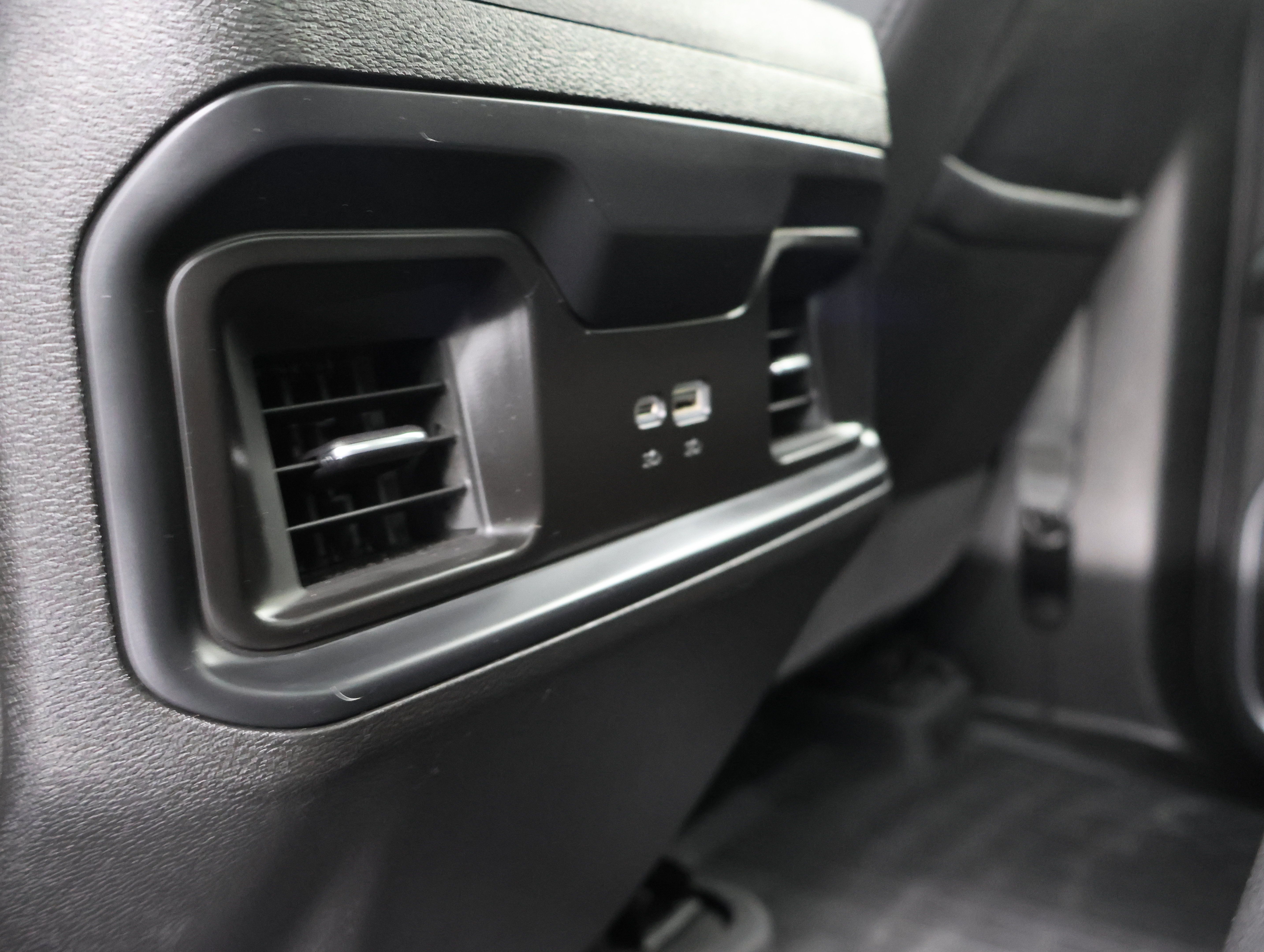 Used 2024 Chevrolet Silverado 2500 LT AWD/4WD image 43