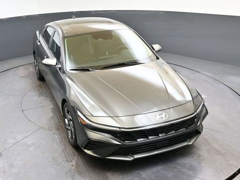 Certified 2024 Hyundai Elantra SEL w/ Convenience Package image 53