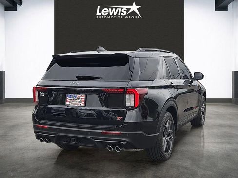 Used 2025 Ford Explorer ST RWD image 4