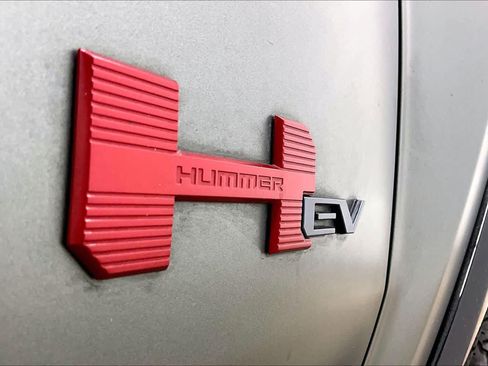 Used 2024 GMC Hummer EV 3X w/ LPO, Illumination Package AWD/4WD image 9