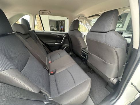 Used 2021 Toyota RAV4 LE FWD image 21