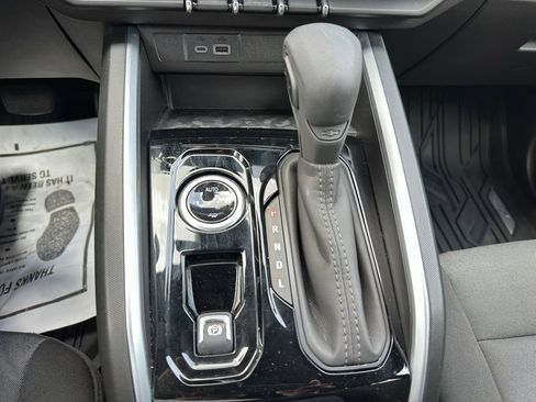 Used 2026 Chevrolet Colorado W/T AWD/4WD image 18