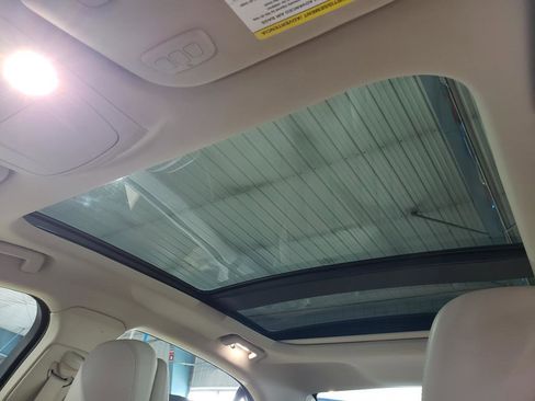 Used 2017 Lincoln Continental Select w/ Climate Package image 24