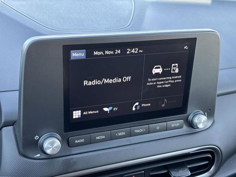 Used 2023 Hyundai Kona SE image 12