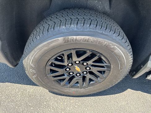 Used 2025 Chevrolet Silverado EV LT image 11