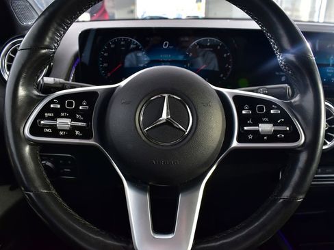 Certified 2022 Mercedes-Benz GLB 250 4MATIC image 15