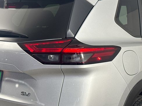 Used 2023 Nissan Rogue SV image 34