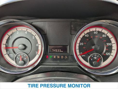 Used 2019 Dodge Grand Caravan SE w/ UConnect Hands-Free Group image 16