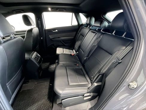 Used 2022 Volkswagen Atlas Cross Sport SEL R-Line AWD/4WD image 24