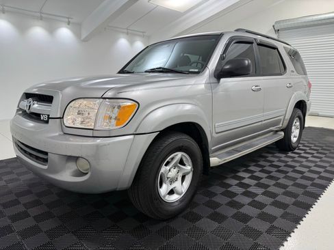 Used 2005 Toyota Sequoia SR5 RWD image 3