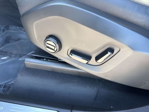 Used 2024 Volvo XC90 B5 Core image 10