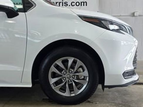 Used 2024 Toyota Sienna LE image 33