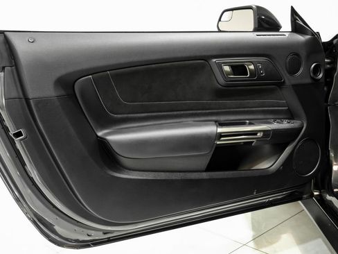 Used 2018 Ford Mustang Shelby GT350 w/ Convenience Package image 34