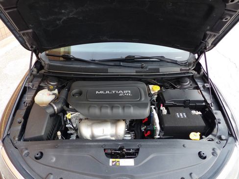 Used 2016 Chrysler 200 Limited w/ Convenience Group image 14