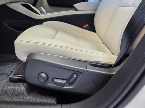 New 2026 Volvo XC40 B5 Plus w/ Protection Package Premier AWD/4WD image 10