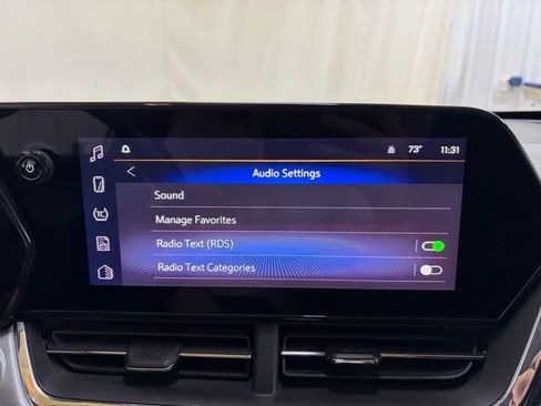 Used 2024 Chevrolet Trax LT w/ Sunroof Package FWD image 36