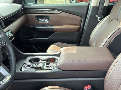 Used 2025 Honda Pilot Elite image 24