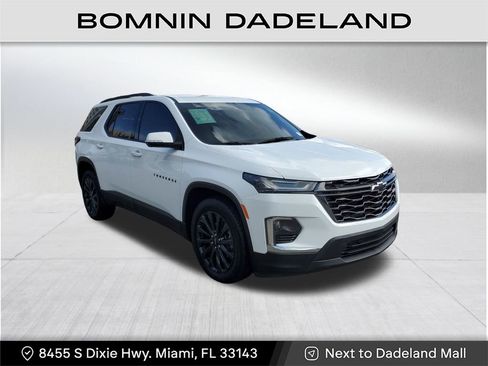 Used 2023 Chevrolet Traverse RS image 1