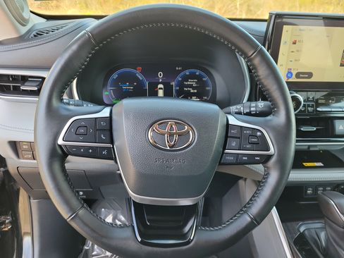 Used 2023 Toyota Highlander Platinum AWD/4WD image 22