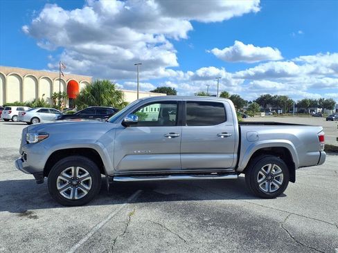 Used 2019 Toyota Tacoma Limited image 4