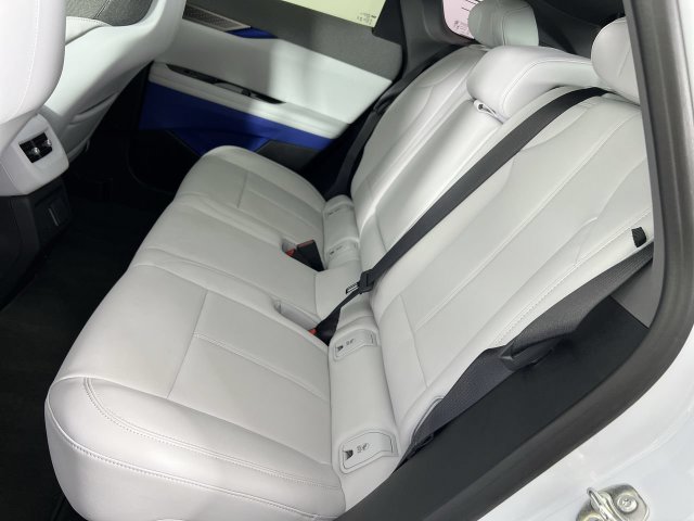 Used 2027 Cadillac Optiq Luxury RWD image 25