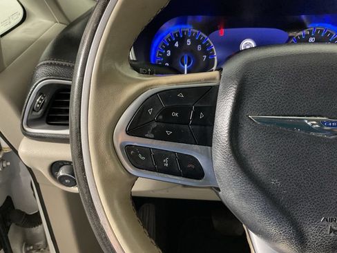 Used 2020 Chrysler Pacifica Limited FWD image 26