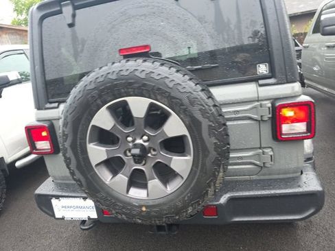 Used 2018 Jeep Wrangler Unlimited Sahara w/ Cold Weather Group AWD/4WD image 9