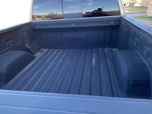 Used 2023 GMC Sierra 1500 AT4 w/ Technology Package image 9