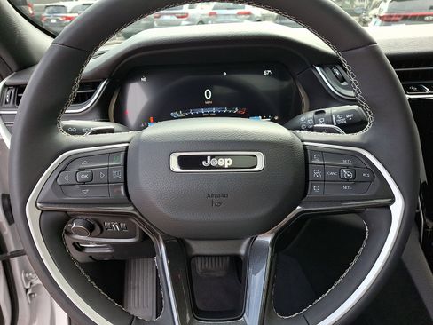Certified 2023 Jeep Grand Cherokee Altitude AWD/4WD image 20