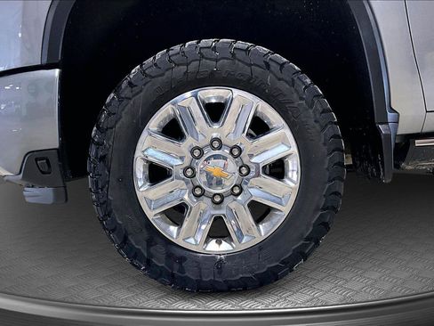 Used 2024 Chevrolet Silverado 2500 High Country w/ High Country Premium Package image 11
