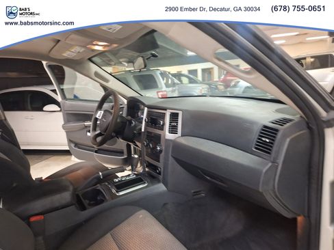 Used 2009 Jeep Grand Cherokee Laredo w/ Sun/Sound Group image 17