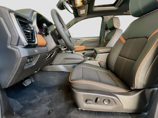 New 2026 GMC Canyon AT4 w/ Technology Plus Package AWD/4WD image 15