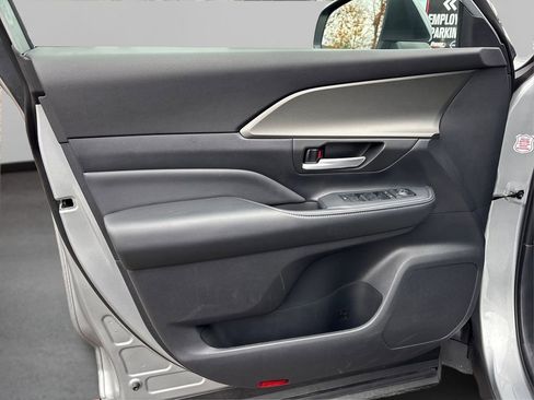Used 2025 Toyota Grand Highlander AWD image 21