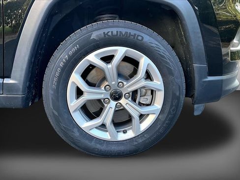 Certified 2025 Jeep Compass Latitude w/ Sun & Sound Group AWD/4WD image 33