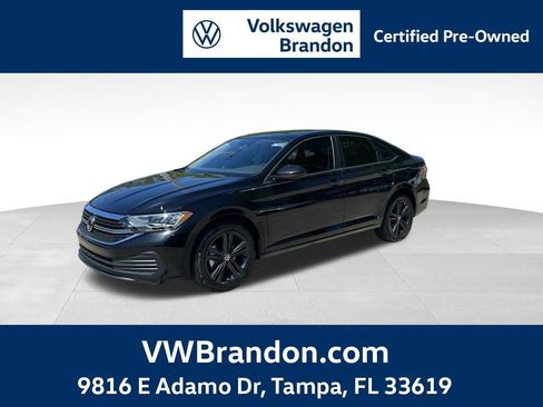 Certified 2024 Volkswagen Jetta SE w/ Panoramic Sunroof Package image 1